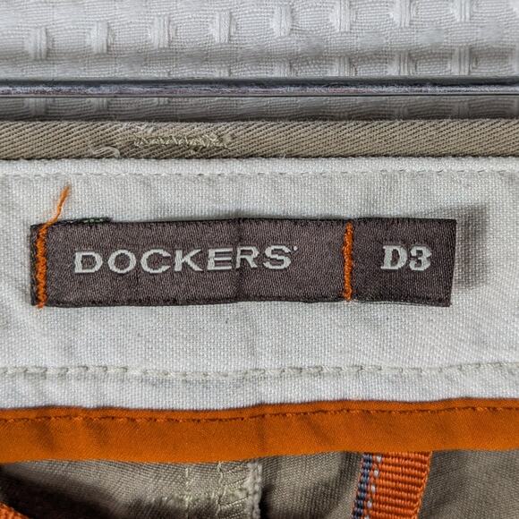 Dockers D3 36x34 Men’s Classic Fit Khaki Chino Pants Cotton Straight Leg Casual - Picture 3 of 4